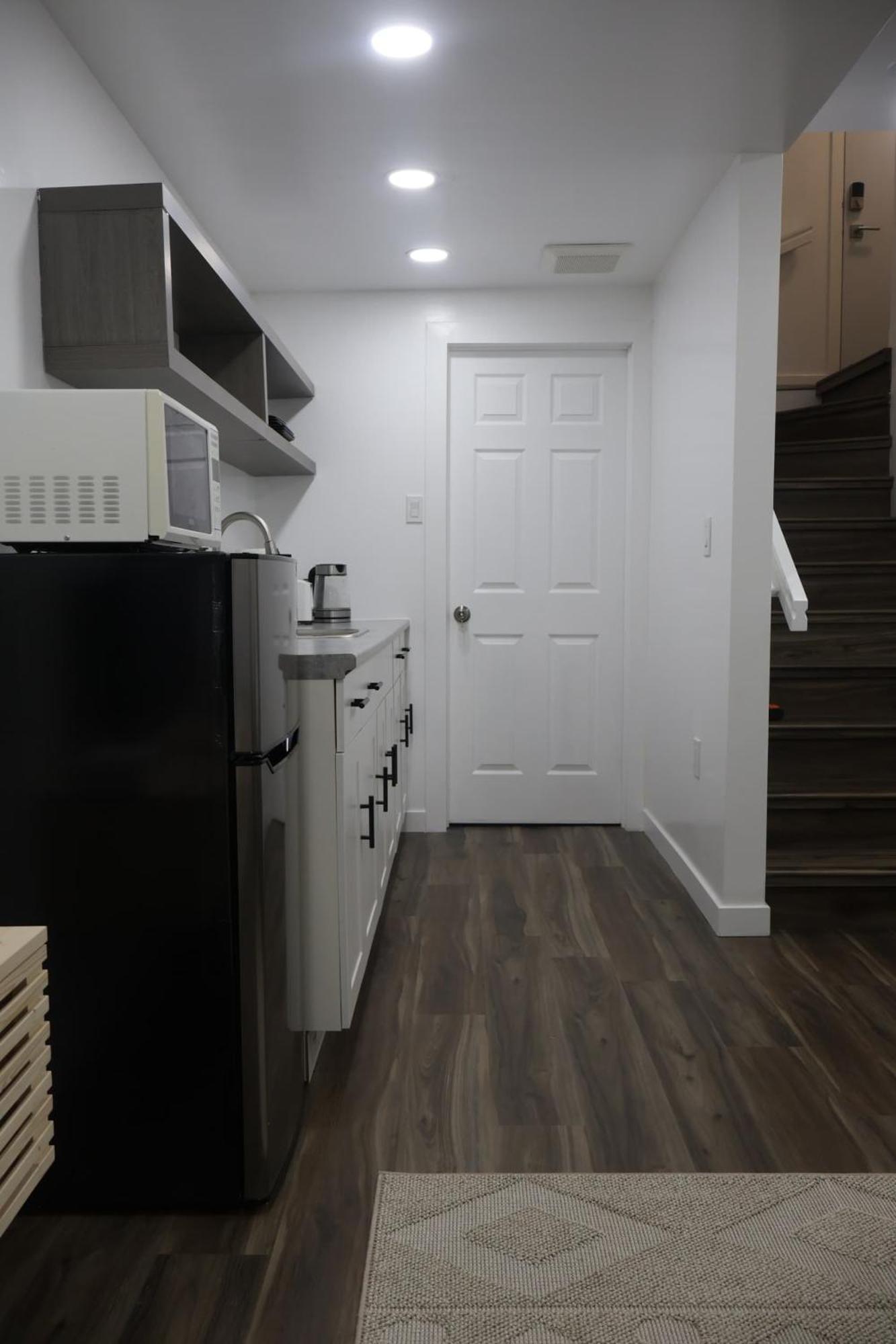 Cozy 2 Bedroom Basement Apartment