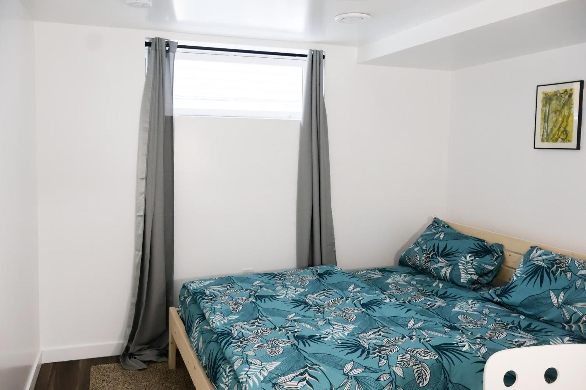 Cozy 2 Bedroom Basement Apartment *