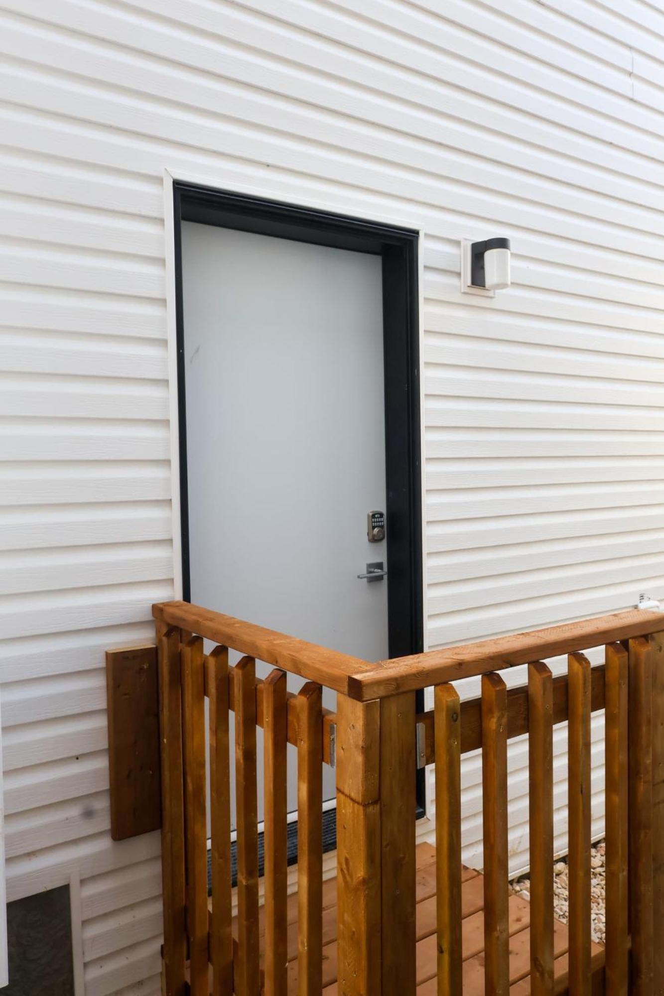 Cozy 2 Bedroom Basement Apartment *